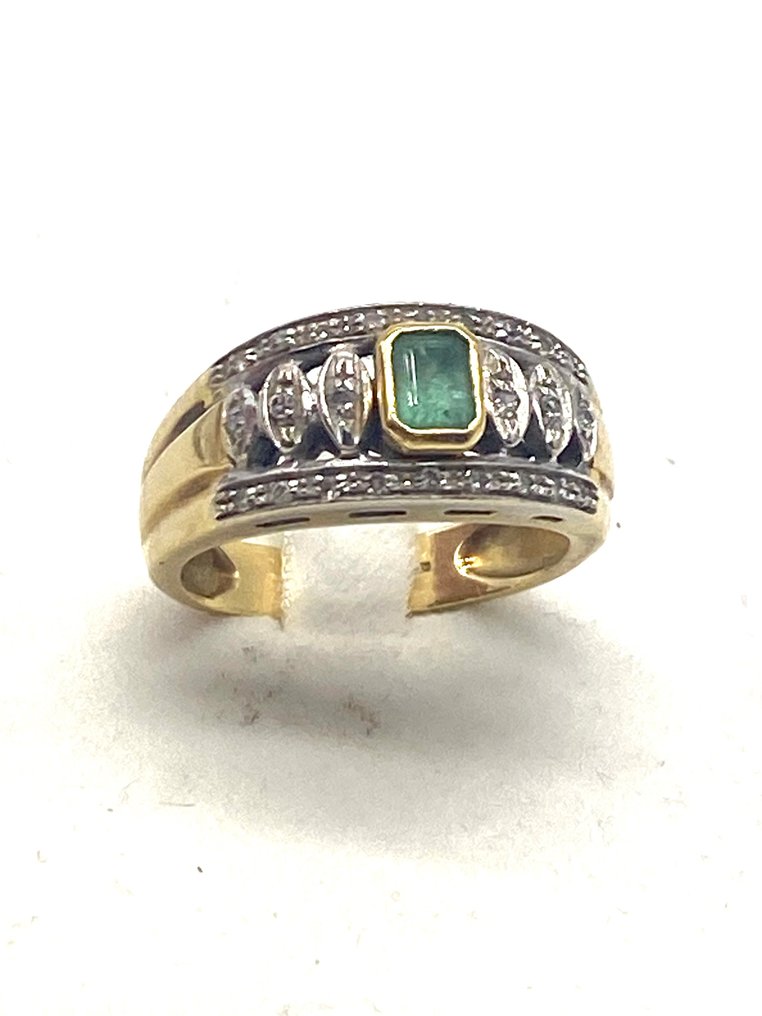 Gyűrű 18 kt-os aranygyűrű smaragddal és gyémántokkal #2.1