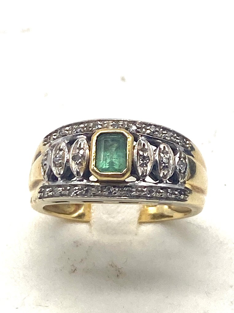 Gyűrű 18 kt-os aranygyűrű smaragddal és gyémántokkal #1.1