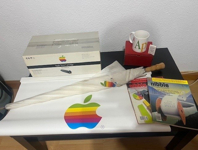 Apple promotional lot - banner, umbrella, mug & more - Macintosh #2.1