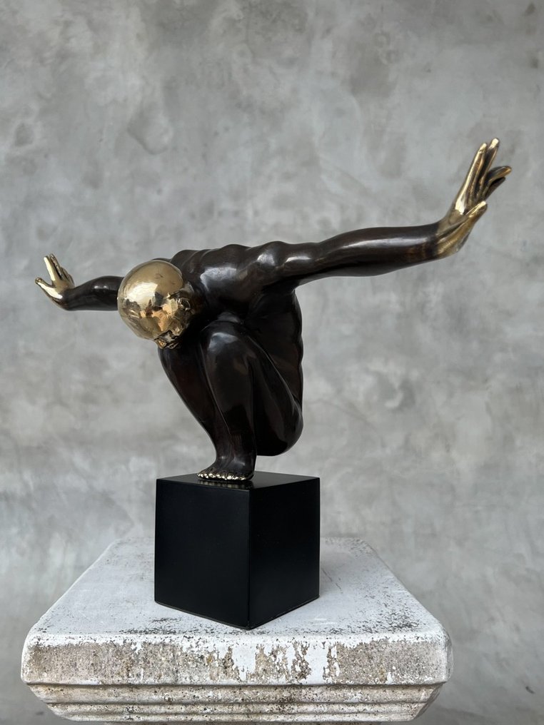 Skulptur, NO RESERVE PRICE - Bronze Statue of an Olympic Swimmer Dark Bronze with Polished Accents - 26 cm - Bronse #1.0