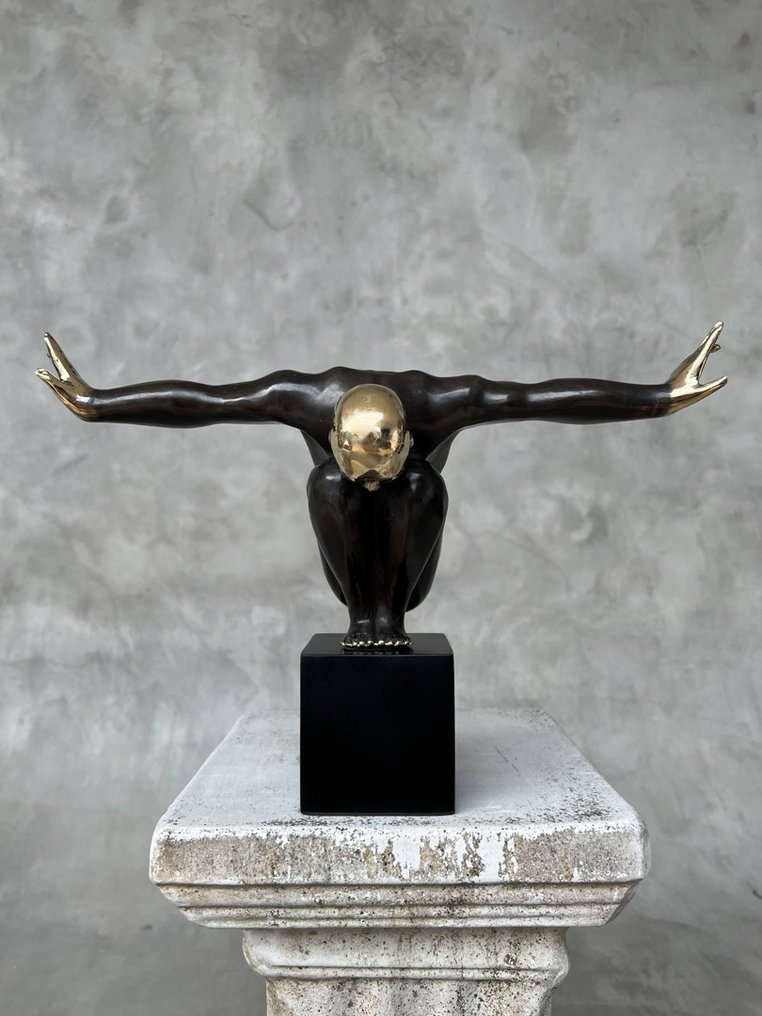 Skulptur, NO RESERVE PRICE - Bronze Statue of an Olympic Swimmer Dark Bronze with Polished Accents - 26 cm - Bronse #1.0
