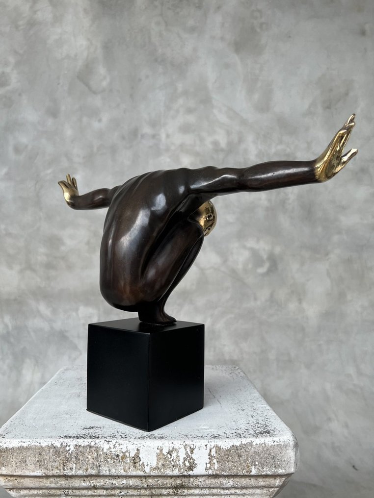 Skulptur, NO RESERVE PRICE - Bronze Statue of an Olympic Swimmer Dark Bronze with Polished Accents - 26 cm - Bronse #3.2