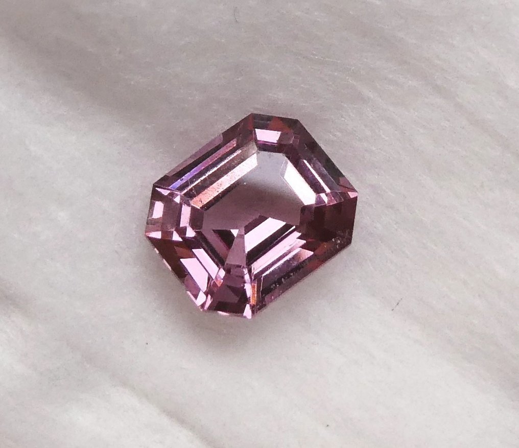 Spinelli - 1.39 ct - Instituto Gemólogico Español (IGE) #1.0