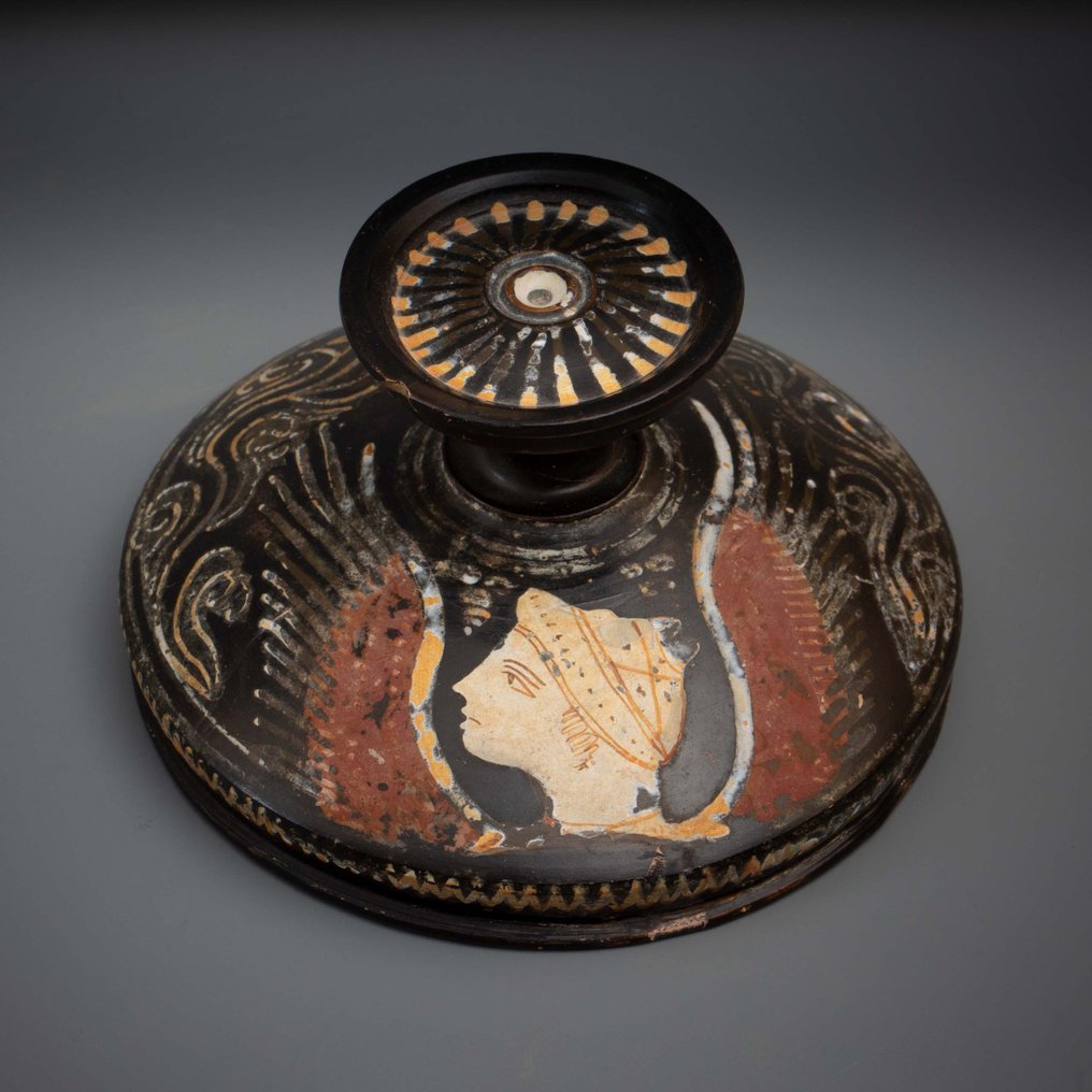 Oldtidens Hellas, mykensk Keramikk Gnathia · 4. århundre f.Kr. Lekanis. 17 cm L. TL test. Eks-Sotheby's #2.1