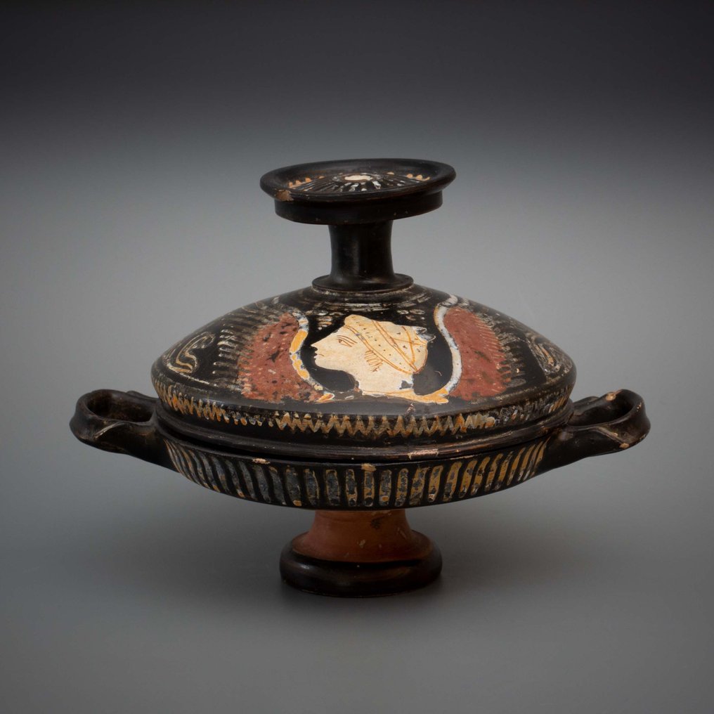 Antikens Grekland Keramik Gnathia · 300-talet f.Kr. Lekanis. 17 cm L. TL test. Ex-Sotheby's #1.1