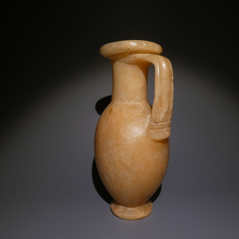 古埃及 雪花石膏 水罐。高 17 厘米。新王国时期，约公元前 1550 - 1069 年。 #1.2