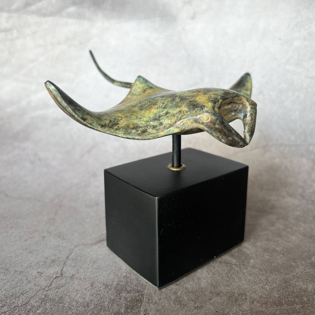 Veistos, NO RESERVE PRICE - Patinated Bronze Manta Ray Sculpture - 11.5 cm - Pronssi #2.1