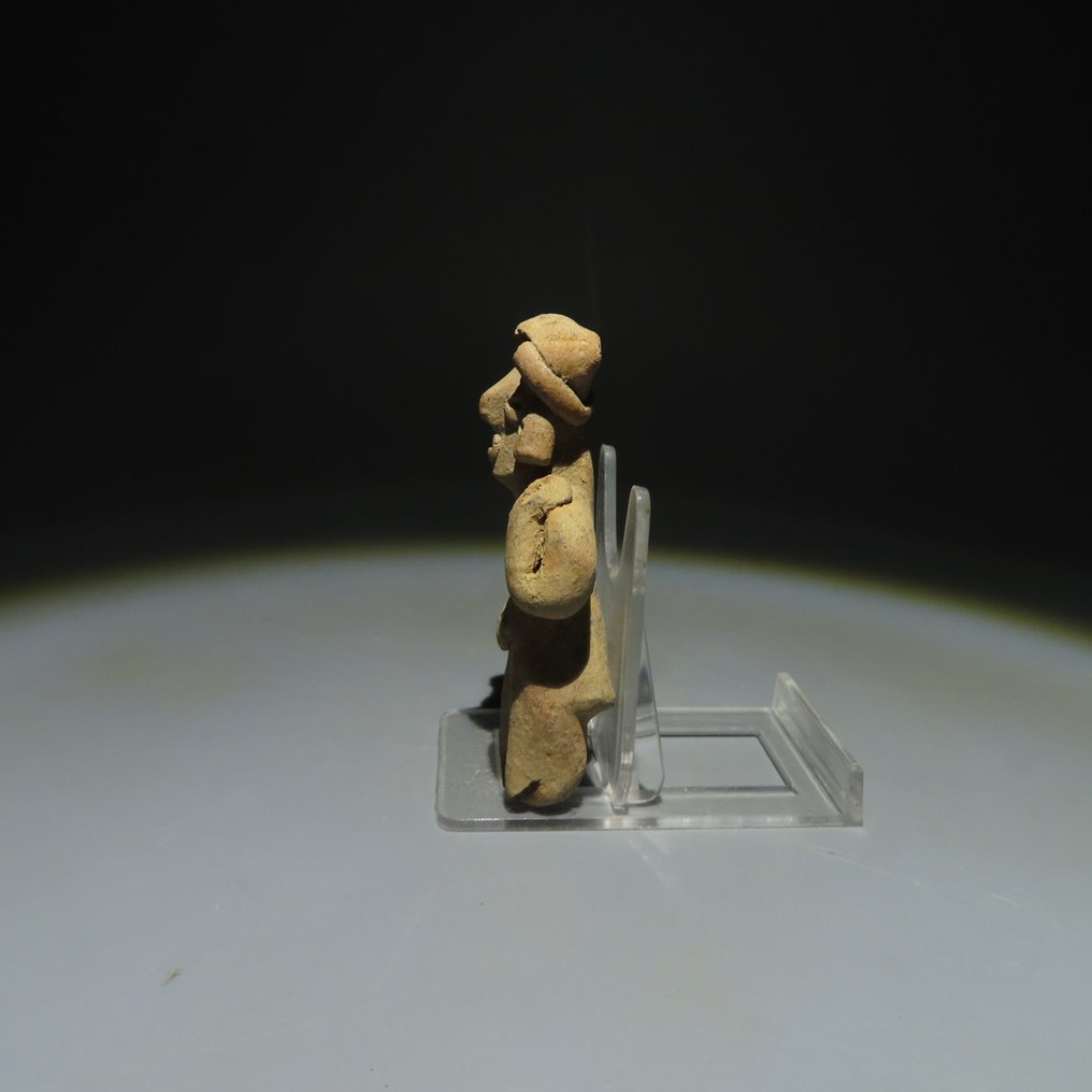 Colima, Vest-Mexico Terrakotta Colima, Vest-Mexico, figur. 200 f.Kr. – 500 e.Kr. 8 cm H. Spansk importlisens  (Ingen reservasjonspris) #1.2