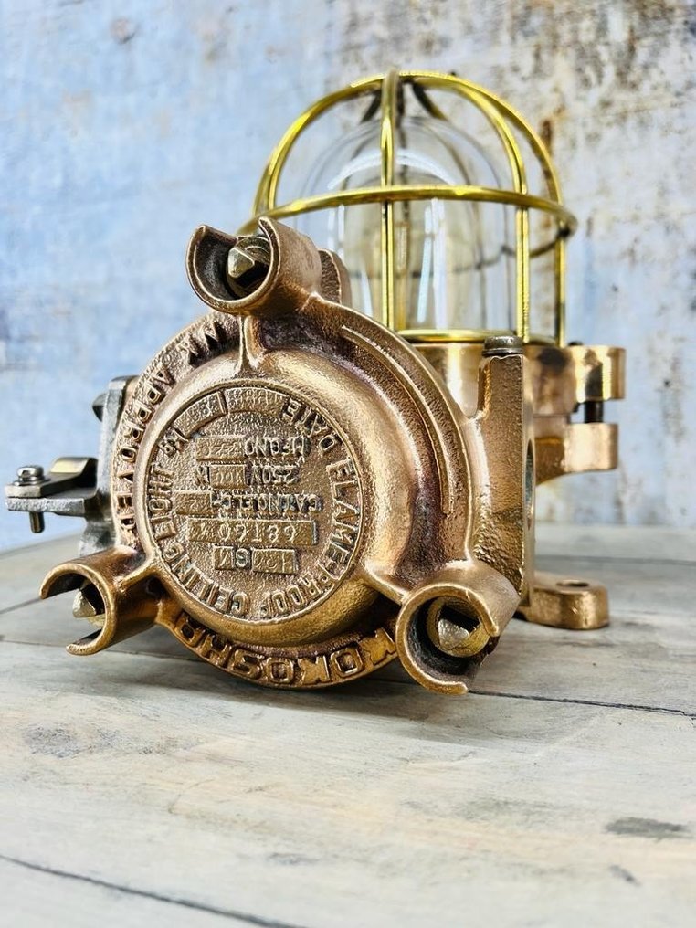 Kokosha - Passageway light - cast aluminium, Brass #3.2