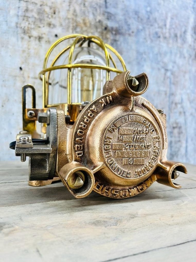 Kokosha - Passageway light - cast aluminium, Brass #2.1