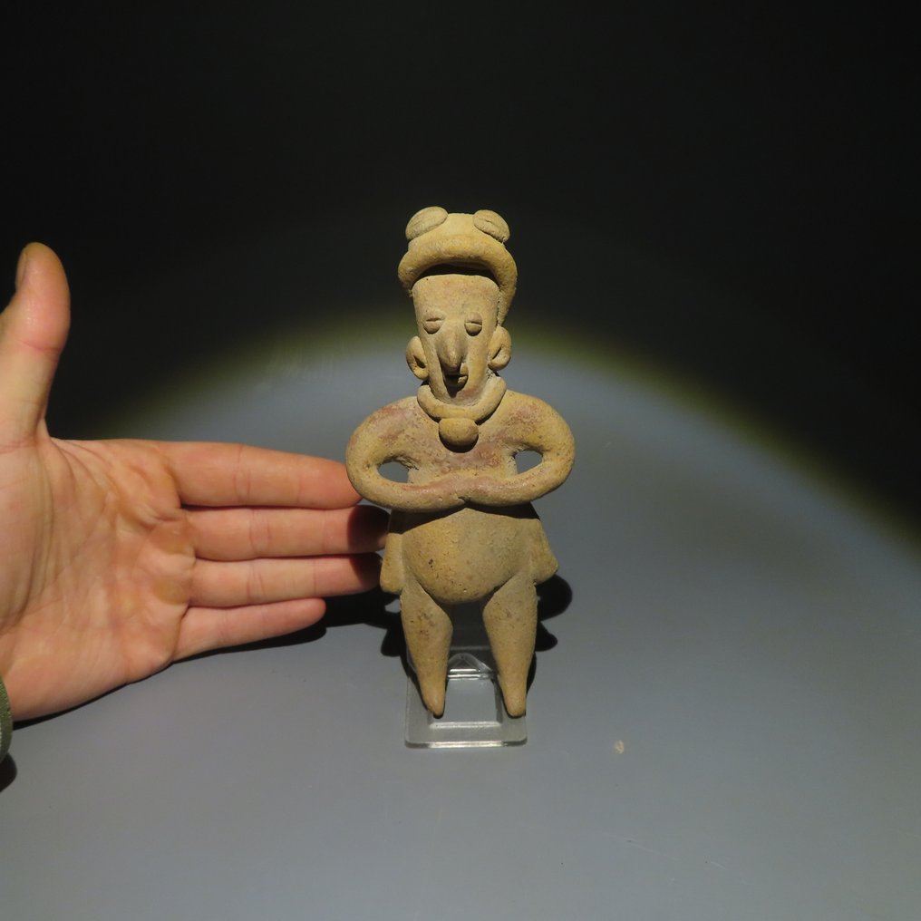 Colima, Messico occidentale Terracotta Figura di Colima, Messico occidentale. 200 a.C. - 500 d.C. Altezza 17,5 cm. Licenza di importazione #4.3