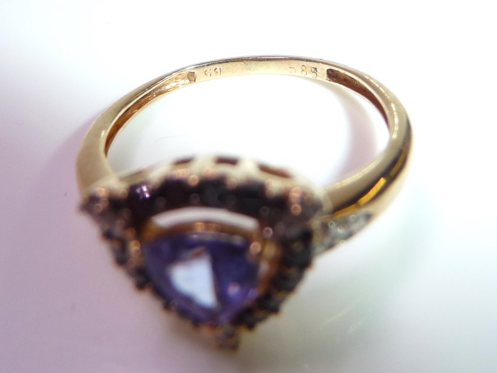 14 kt Gold - Ring Tansanit - 0.10 ct. weiße und 0.24 ct. schwarze Diamanten - size 51/16.2 mm änderbar #2.1