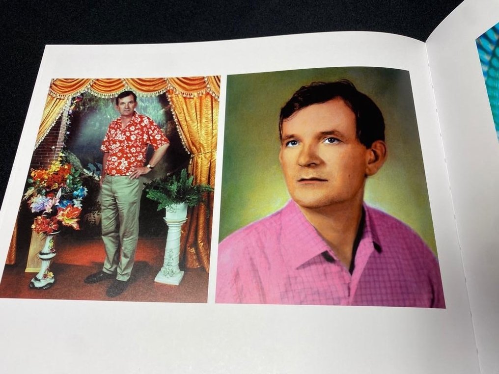 SIGNED; Martin Parr - Monograph (FIRST ITALIAN PRINTING, MINT CONDITION, SHRINK-WRAPPED) - 2002 #3.2