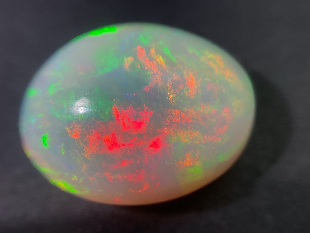 Fine Color Quality + White (orangy) + Play of Color (Vivid) Crystal Opal - 6.42 ct #2.2