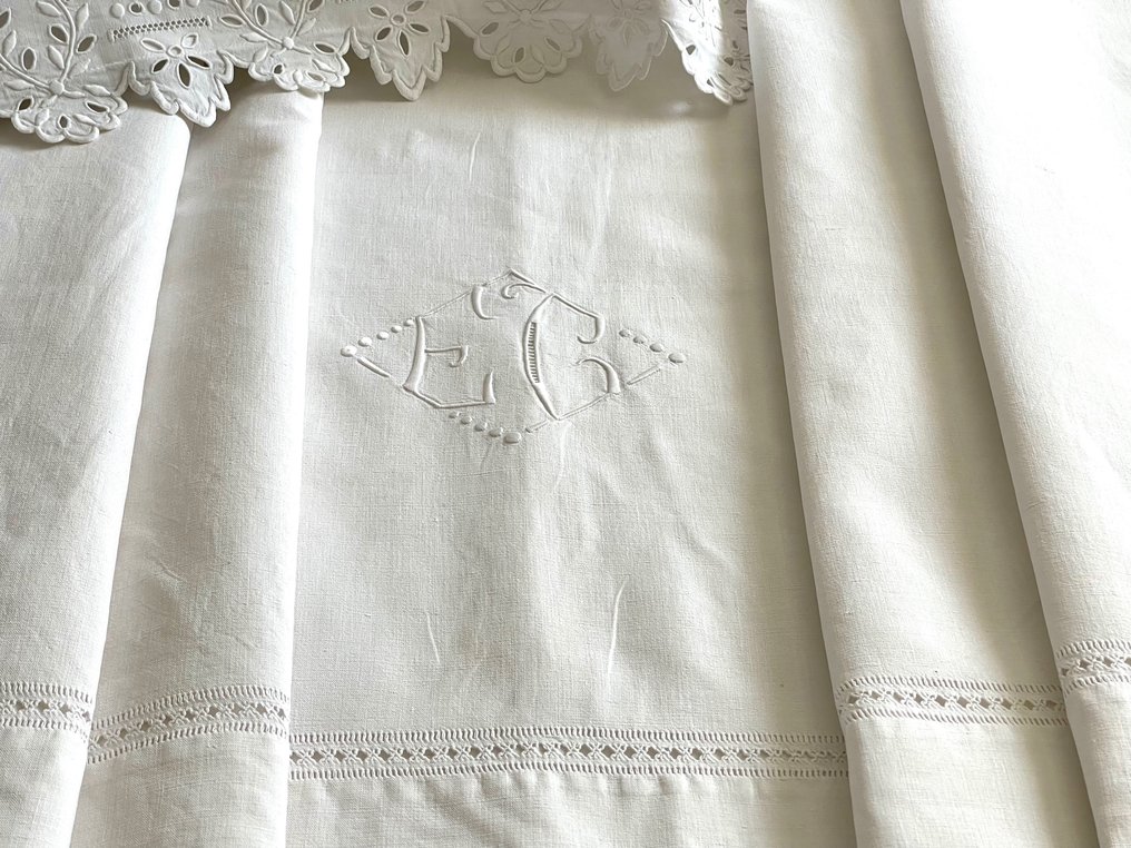 French household linen. Beautiful Old DRAP. “EC” monogram. River of Days. Hand embroidered. - Bed sheet  - 310 cm - 208 cm #1.1