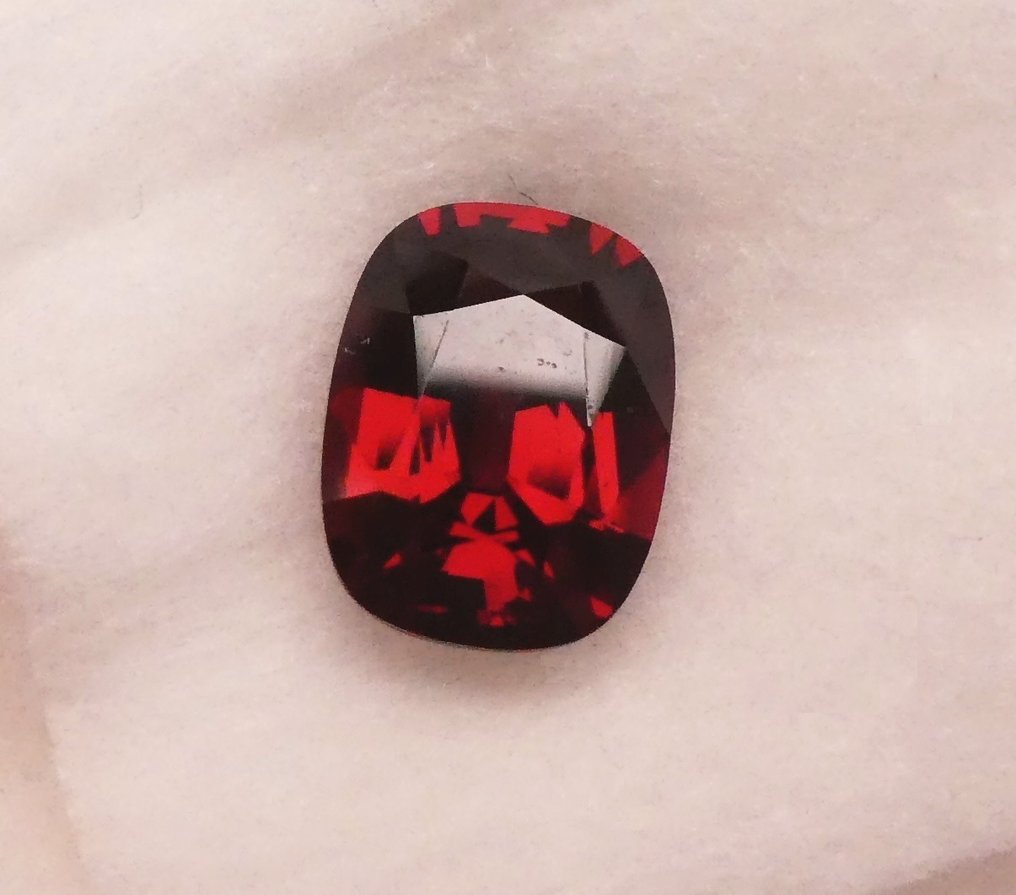 尖晶石  - 2.37 ct - 西班牙宝石学院（IGE） #3.2