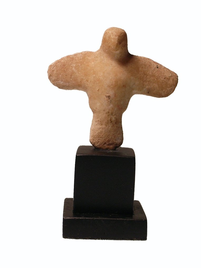 Mesopotamian Eagle figurine from alabaster on stand, 3rd to 2nd Millenium BC . Pendant #1.2