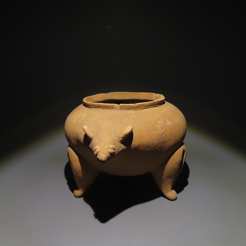 瓜纳卡斯特, 尼科亚, 哥斯达黎加 Terracotta 三脚容器，公元 1200-1350 年。 17.5 厘米高。西班牙进口许可证。 #1.2