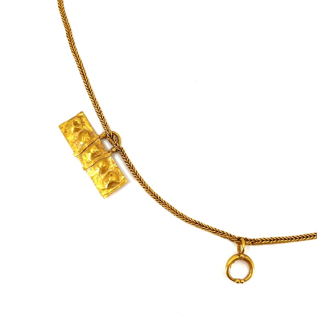 Guld Halskæde med halvmåneformet vedhæng. .1.-3. århundrede e.Kr. - 40 cm #2.1
