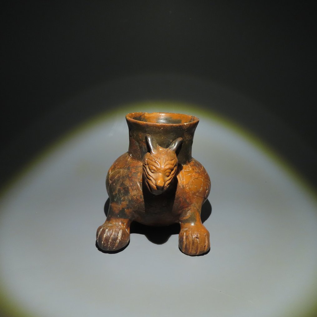 托爾特卡 陶瓷 狗形器皿。西元 700-1200 年。 13 公分。西班牙進口許可證。 #2.1