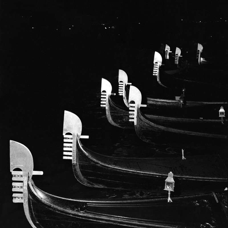 Camerapohoto Epoche/©Vittorio Pavan - Venezia di notte, gondole, 1962 - 35x35 #1.1