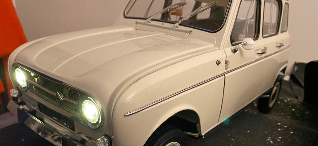 Altaya 1:8 - Modellauto - Renault 4TL #4.3