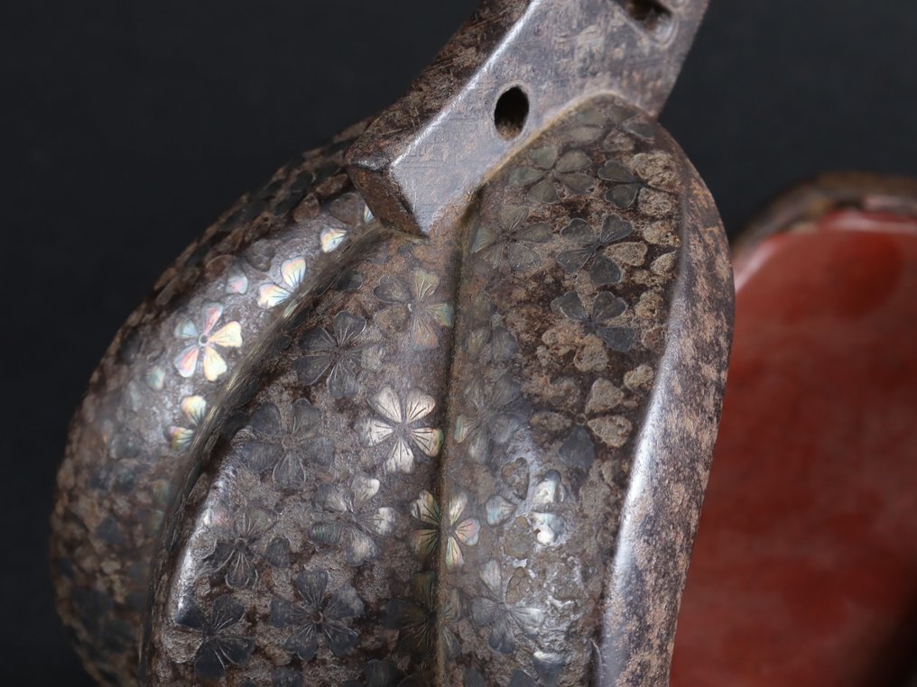 Par de incrustações de prata em flor de cerejeira Abumi 鐙 - Ferro - Estribo #2.2