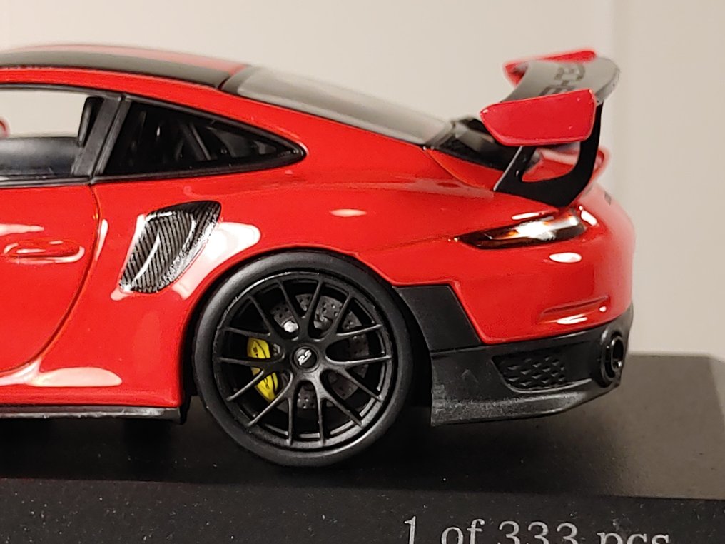 MiniChamps 1:43 - Model sports car - Porsche 911 GT2RS (991.2) - 2018 - Indischrot - Black Wheels - Limited Edition 1 of 333 pcs. #3.2