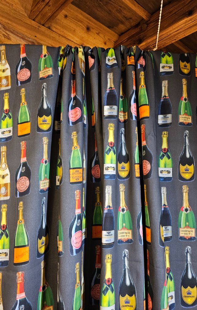 Tecido exclusivo Champagne com garrafas prestigiosas. - Têxtil  - 200 cm - 280 cm #4.3