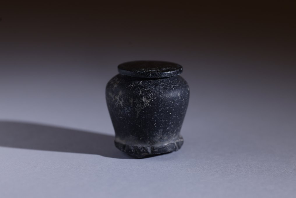 Ancient Egyptian Basalt Egyptian Khol jar with lid - 3.7 cm #2.1