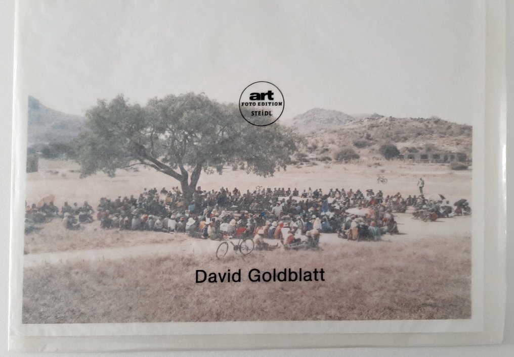 David Goldblatt - A consultation between the Mohlohlo farming community and their lawyers, Richard Spoor and Steven #2.1