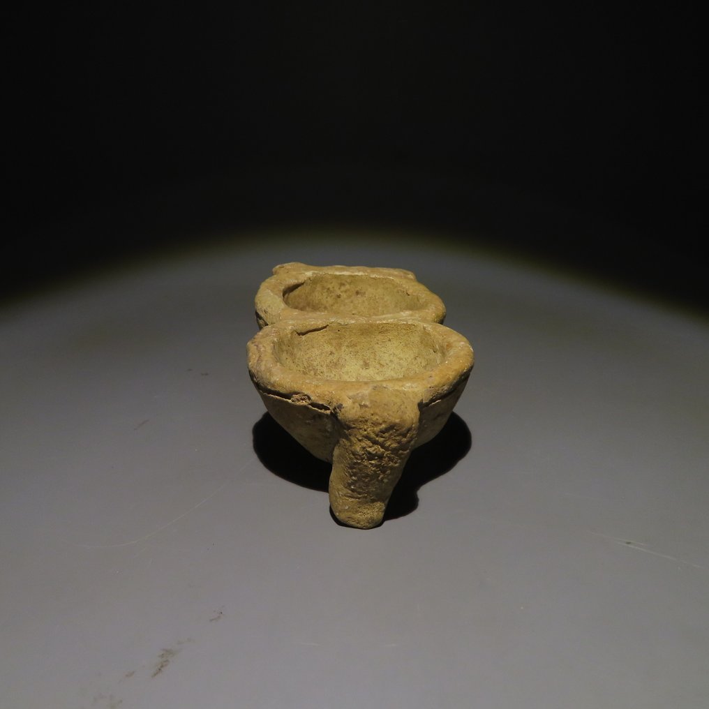 中東 Terracotta 雙碗，西元前一世紀。 10.5 公分長。  (沒有保留價) #1.2
