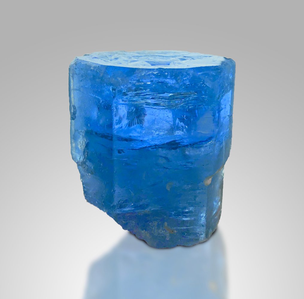 Inktblauw Aquamarijn Beryl Kristal - Hoogte: 38 mm - Breedte: 35 mm- 66 g - (1) #1.1