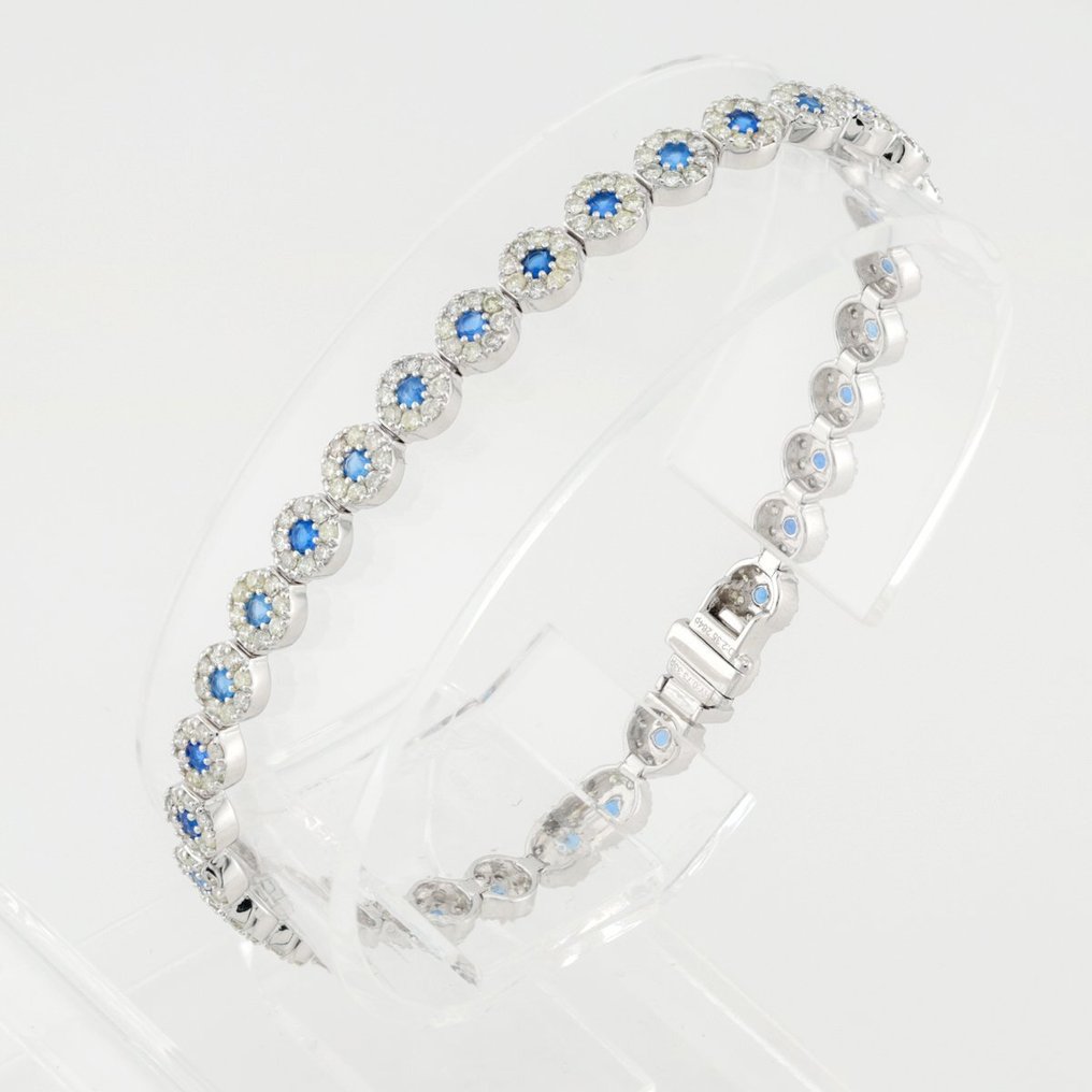 (ALGT Certified) - (33) Pcs (Sodalite-Hauyne) 0.73 Cts - (264) Pcs (Diamond) 2.35 Cts - 14 carats Or blanc - Bracelet #1.1