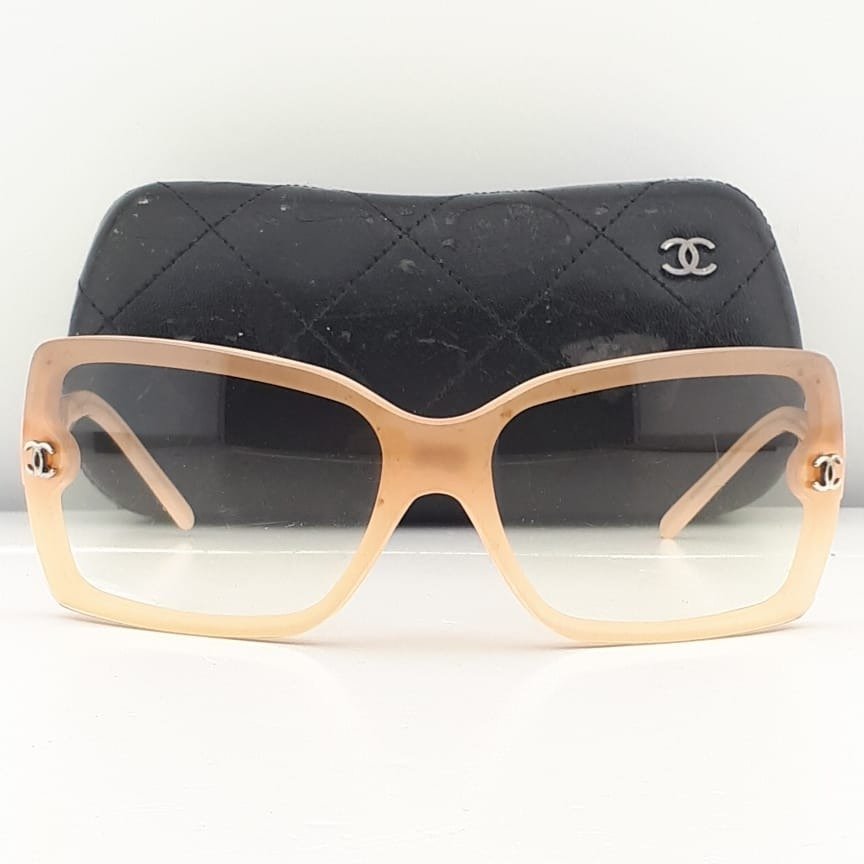 Chanel - Shield Transparent Salmon Color Resin Frame with Chanel Logo Details - Occhiali da sole #1.1