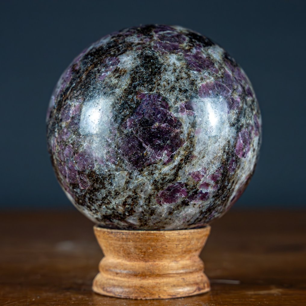 Spinelle étonnant La sphère de cristal- 811.19 g #1.2