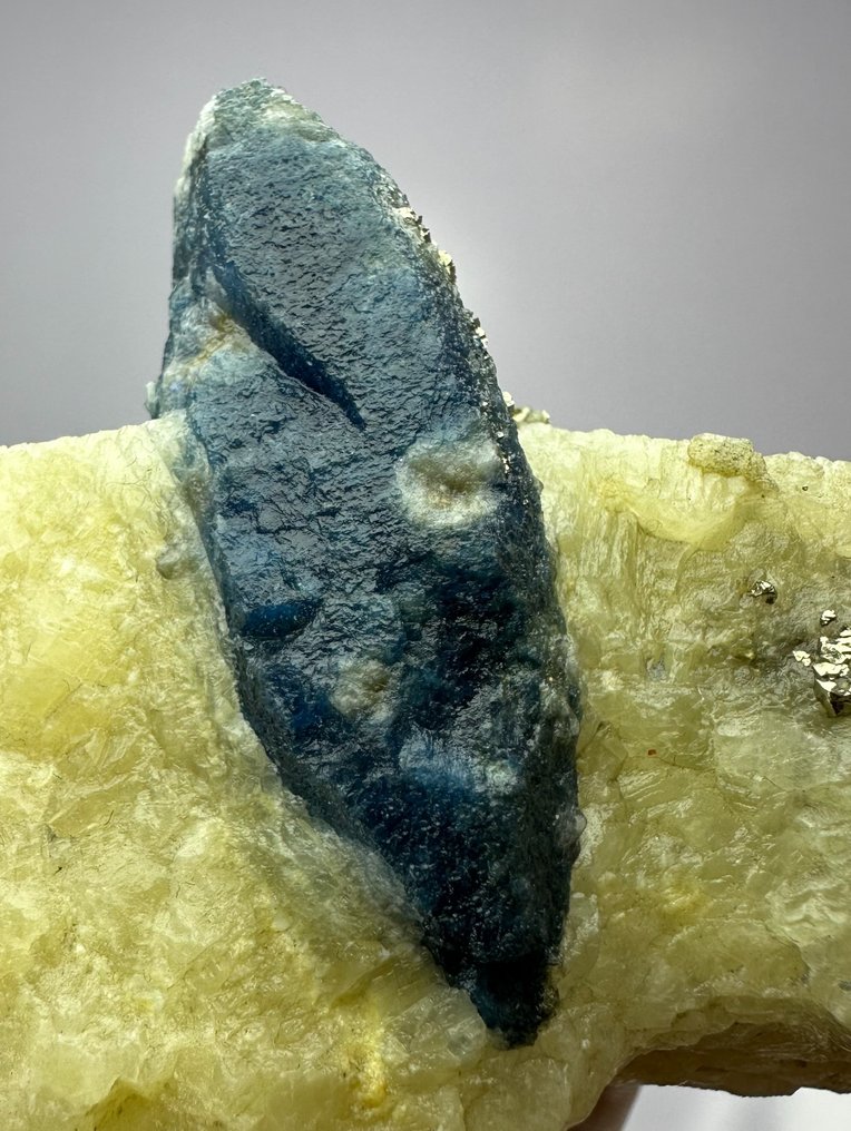 Mooie Afghanite Combineer met Scapoliet Kristallen op matrix - Hoogte: 61 mm - Breedte: 85 mm- 299 g - (1) #2.1