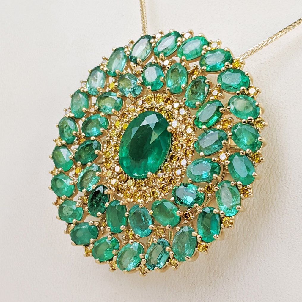 Necklace with pendant - 22.17 tw. Emerald - Diamond - Catawiki