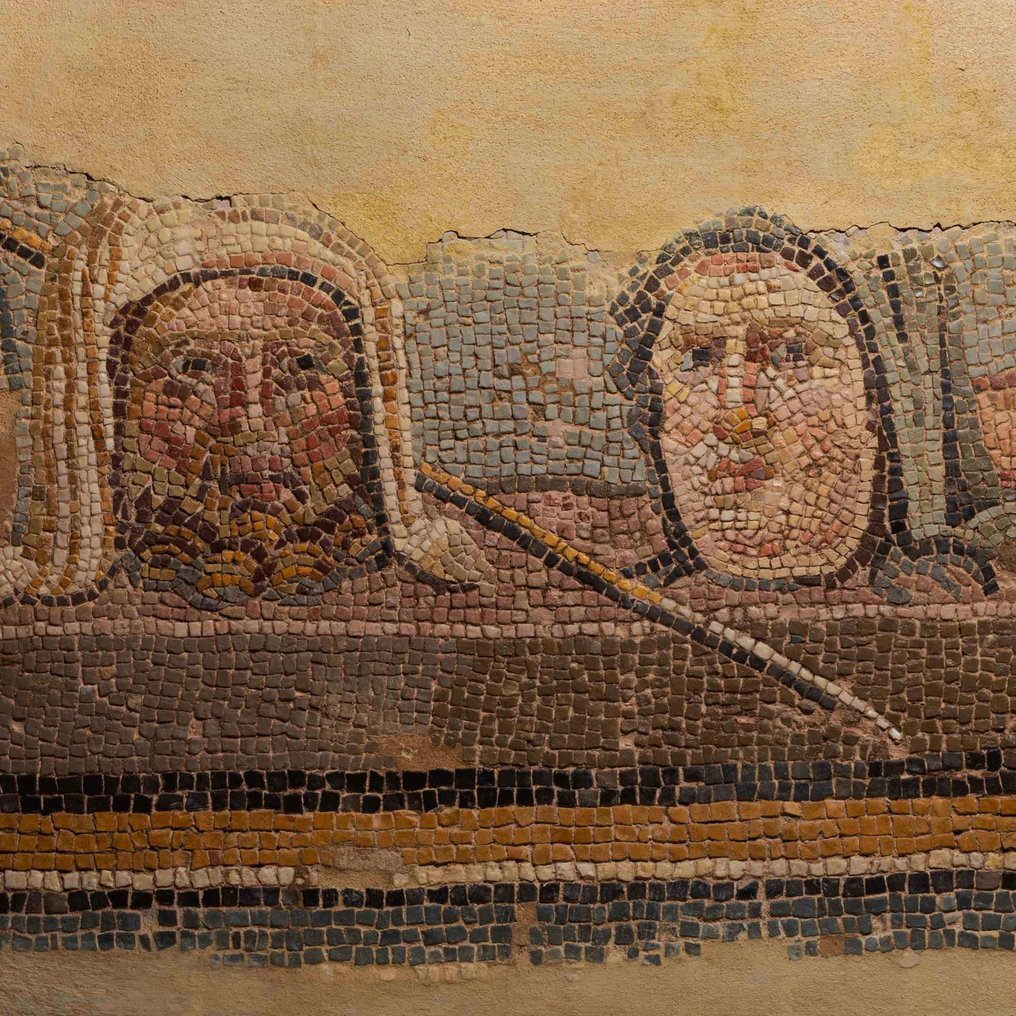 Starożytny Rzym Fragment mozaiki z wizerunkiem dwóch masek teatralnych. II - III wiek n.e. Szerokość 100 cm. #1.1