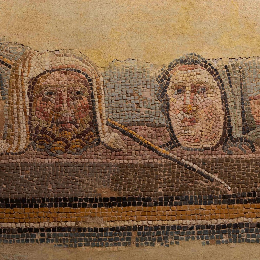 Antigua Roma Fragmento de un mosaico con la imagen de dos máscaras teatrales. Siglo II-III d.C. Ancho 100 cm. #1.1