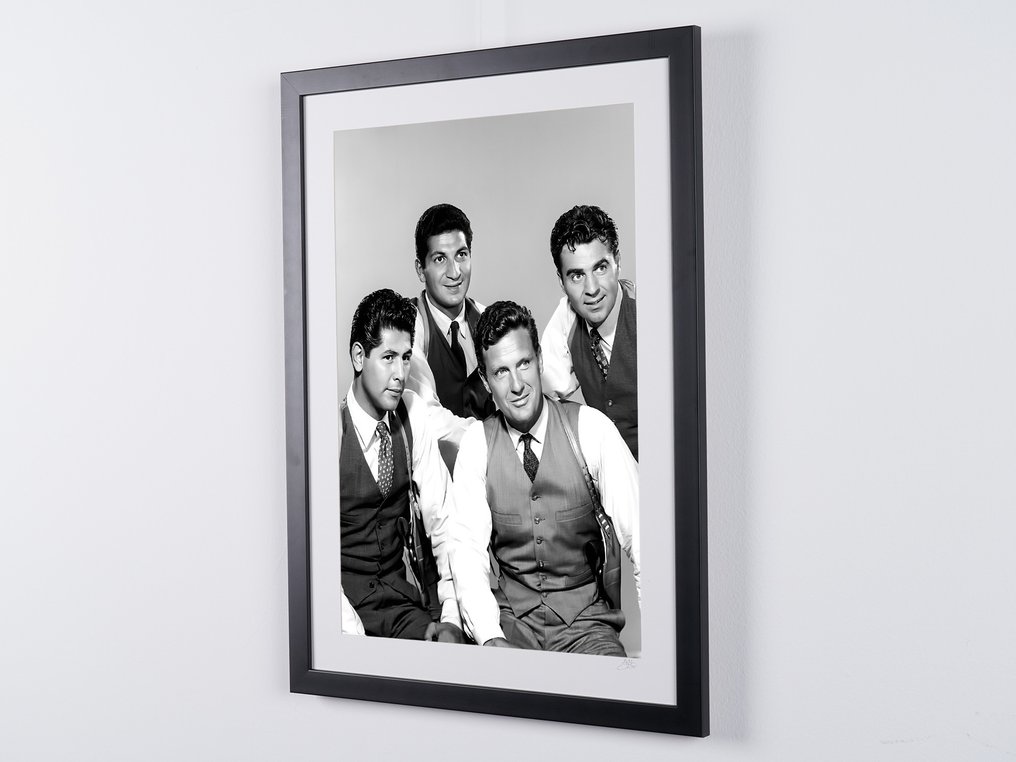 The Untouchables 1959-1963 - Robert Stack & Cast - Fine Art Photography - Luxury Wooden Framed 70X50 cm - Limited Edition Nr 01 of 30 - Serial ID 30031 - Original Certificate (COA), Hologram - 100% New. Shipping Reduction from 3 items #4.3