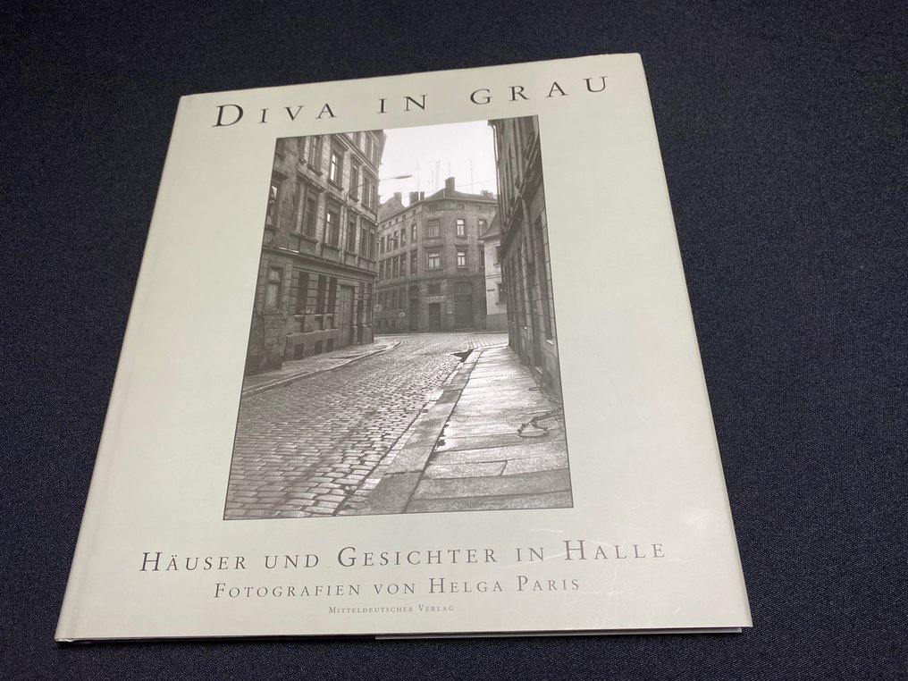 SIGNED; Helga Paris - Diva in Grau (SPECIAL EDITION, SIGNED GELATIN SILVER PRINT + SIGNED BOOK, MINT CONDITION) - 2006 #4.3