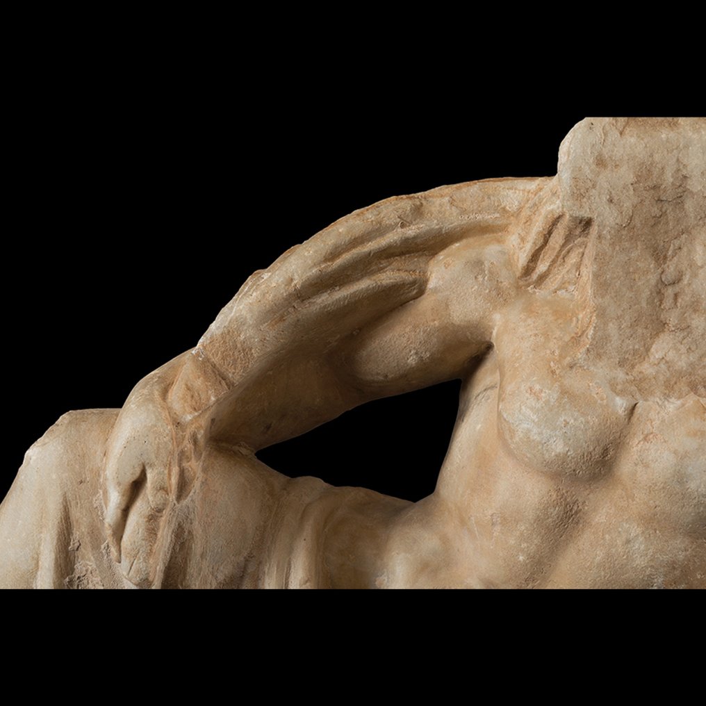 Muinainen Rooma Marmori Veistos virtaavasta jumaluudesta, Sagarius-joesta. 1.-3. vuosisadalla jKr. 43 cm L. #3.1