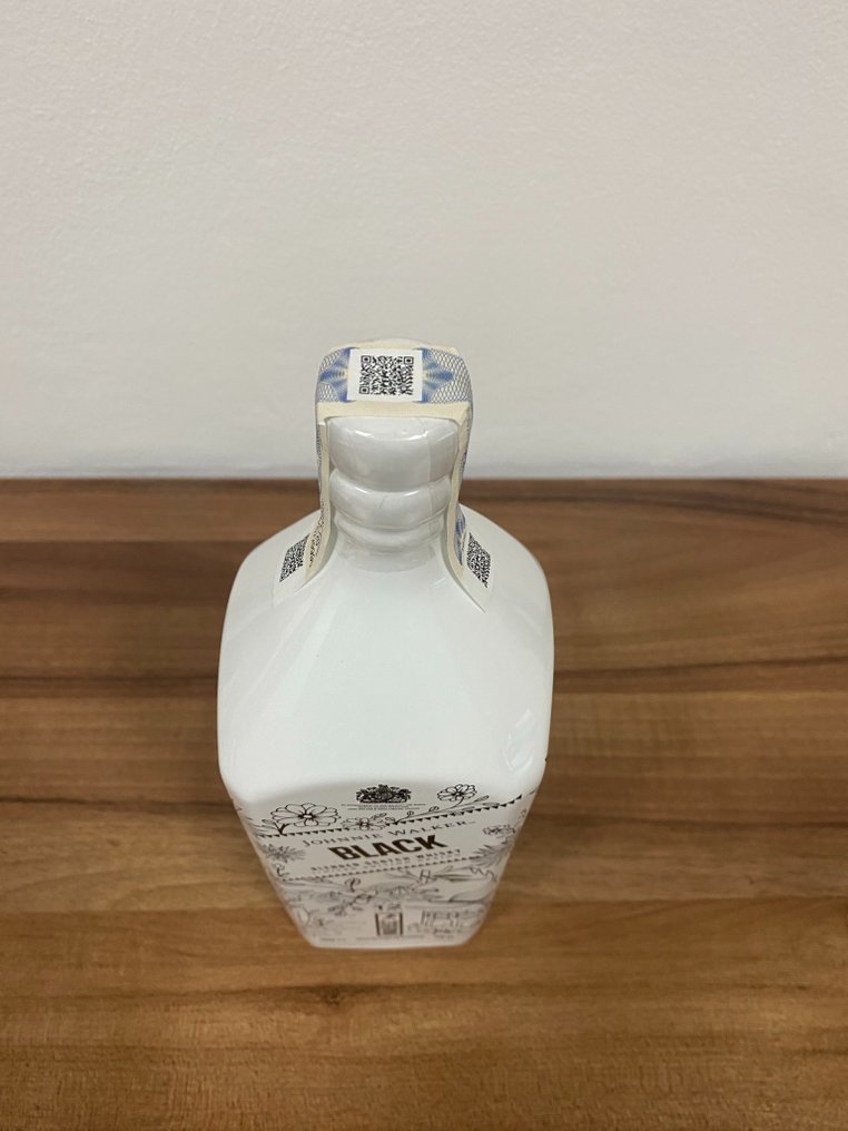 Johnnie Walker 12 years old Black Label - Madrid Edition printed with Air Ink  - 70cl #4.3