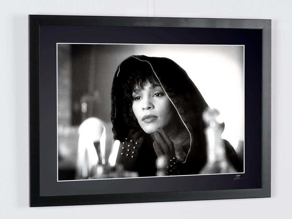 The Bodyguard (1992) - Whitney Houston - Fine Art Photography - Luxury Wooden Framed 70X50 cm - Limited Edition Nr 02 of 30 - Serial ID 20556 - Original Certificate (COA), Hologram Logo Editor and QR Code - 100% New items. #2.2