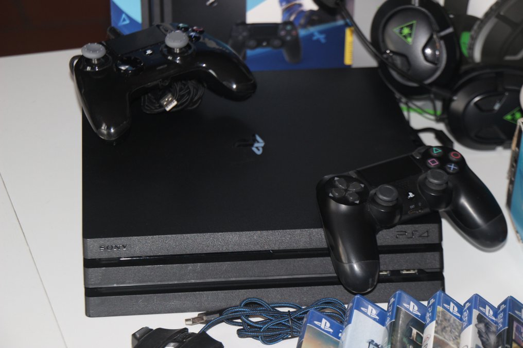 Sony - Playstation 4 (PS4) - Pro console 1Tb + PlayStation VR, and accessories - Video game console + games - In original box #1.0