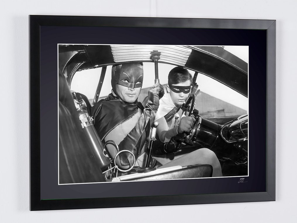 Batman The Movie (1966) - Adam West with Burt Ward in the Batmobile - Fine Art Photography - Luxury Wooden Framed 70X50 cm - Limited Edition Nr 03 of 30 - Serial ID 20556 - Original Certificate (COA), Hologram - 100% New. Shipping Reduction from 3 items #3.2