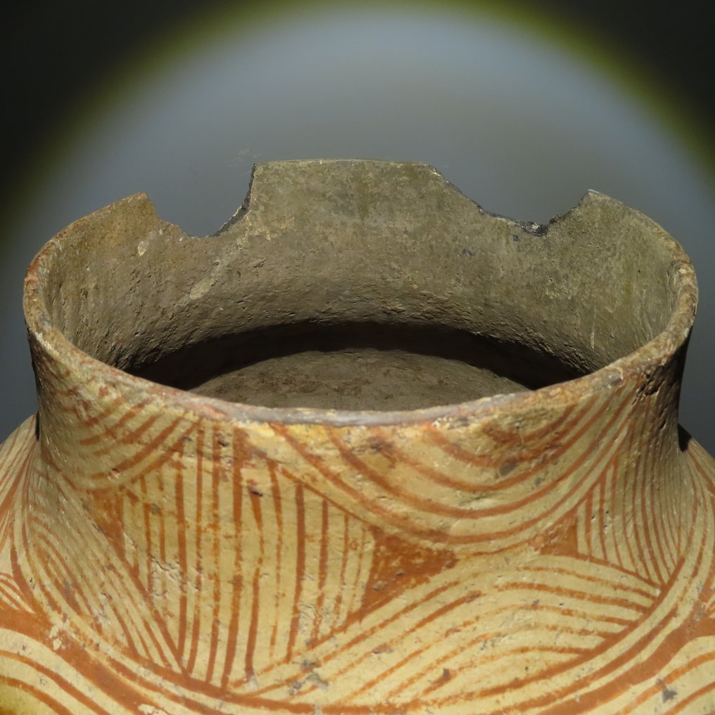 Ban Chiang, Północna Tajlandia Wyroby garncarskie Duże ceramiczne naczynie kuliste. C. 1000 - 500 p.n.e. 39 cm wys. #2.1
