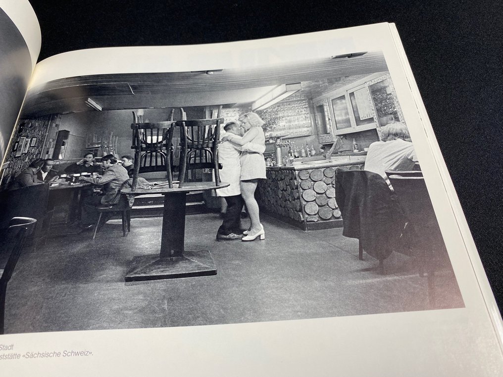 Michael Ruetz - Im anderen Deutschland (WITH ORIGINAL DUSTJACKET). Menschen in der DDR - 1979 #2.1