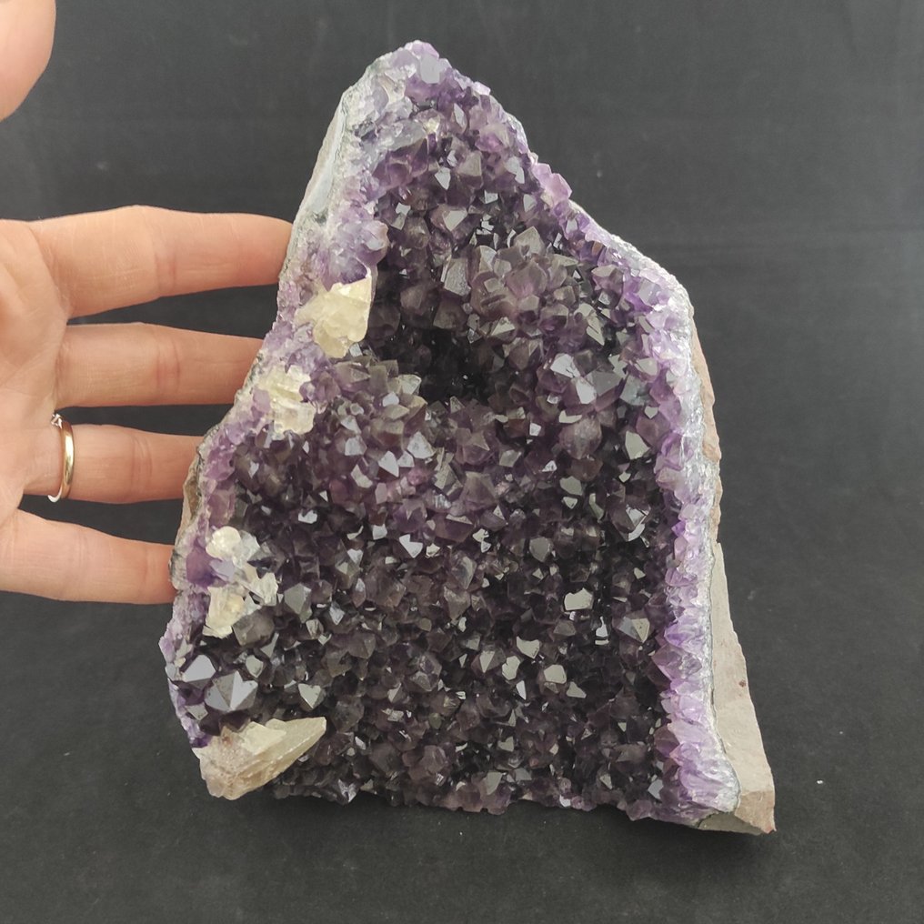 Amethyst Wunderschöne Geode - Höhe: 17 cm - Breite: 13 cm- 2.08 kg #1.1